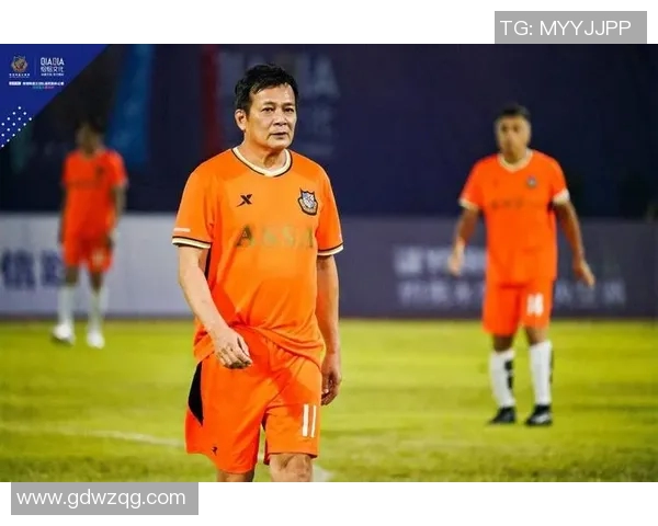 闪耀绿茵场的足球巨星们名字背后的故事与传奇